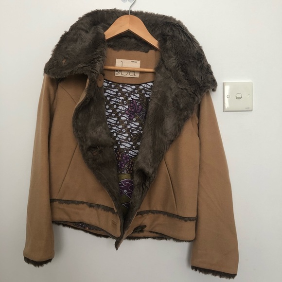 Camel colored jacket with faux fur trim - Picture 3 of 8